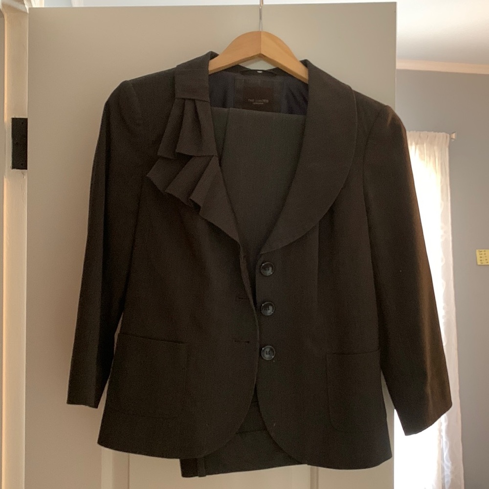 Gray/black pant suit